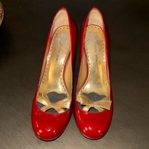 Red and gold Gianni Bini pumps